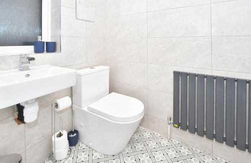 Elm House by YourStays - Lovely home in Cheshire, quiet residential street - Photo 51