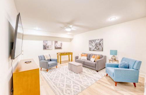 Spacious Modern Retreat with Game Room & Fire Pit near Trails - Foto 17