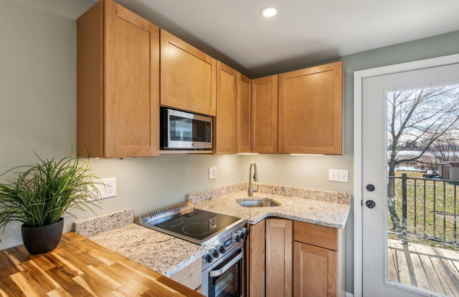 Cozy Lakefront Studio On Long Lake! Home by RedAwning - Foto 10