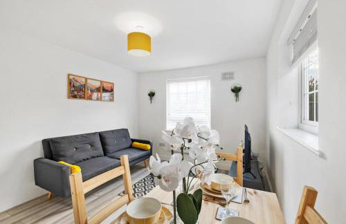 Stylish 1 Bed Apt 4 Min to Airport WiFi & Parking - Foto 7
