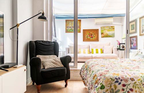 Cozy Suite next to Plaza del Ayuntamiento - Photo 12