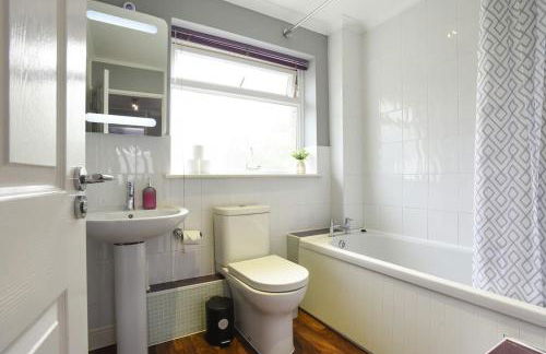 Spacious 4-Bed Family House - Foto 40