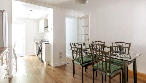 Stylish 2BD Family Hideaway in Dover - Foto 3