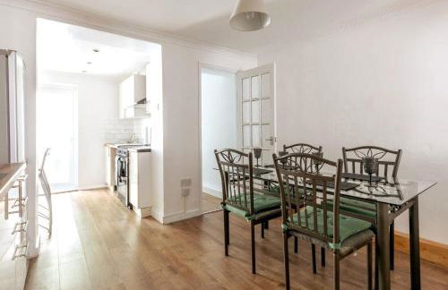 Stylish 2BD Family Hideaway in Dover - Foto 3