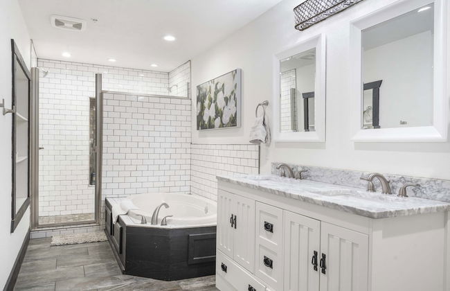 Foggy River Retreat For 16! - Photo 20