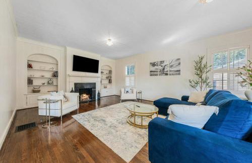 Group Getaway in a Grand Historic Home 15 minutes to Fort Benning Sleeps 10 - Foto 1