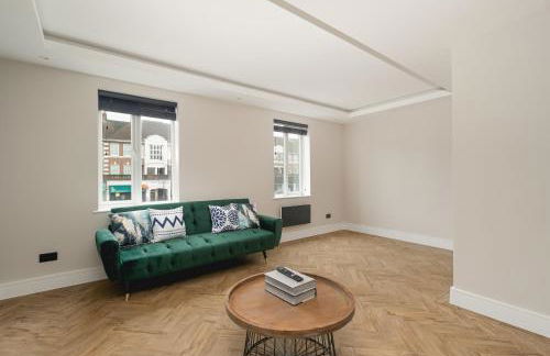 Skyvillion - COZY LARGE 4 & 1 Bed Apartments in London Enfield, Mins to Tube Station, Free Wi-Fi - Foto 54