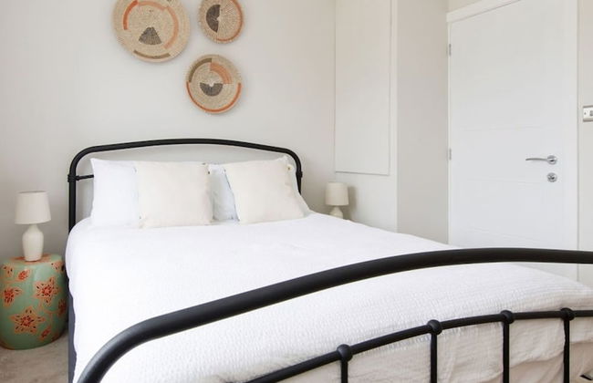 Mariners Stylish Beachside Getaway With Sea Views - Photo 24