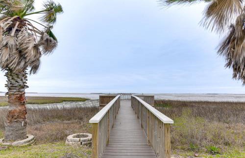 Walk to Beach! Bayfront Coastal Gem in Gilchrist - Foto 2