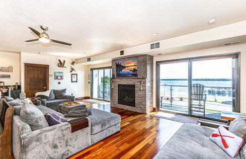 Starboard Point: Stunning Luxury Condo in the heart of DL! - Foto 1