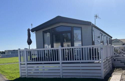 2 Bedroom Villa - Lakeside Holiday Park - Photo 13