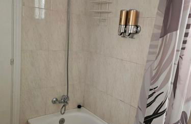 Apartamento en Mijas con Terraza, capacidad para 5 personas con piscina de temporada - Photo 14