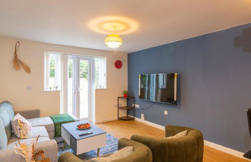 The Vogue Stay, 3 Bedrooms, 2 bathrooms, Ideal for JR & Oxford Hospitals, FREE CarPark, Conveniently located for Ring Road access, 2 miles from Oxford City Centre easy car & bus route - Foto 2