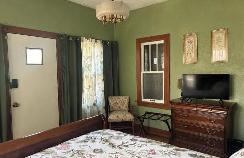 Private Gated Garden Suite in Historic Home, walk to UNM Football and Basketball, UNM and Pres Hospitals - Foto 6