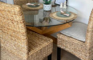Studio Cabin Retreat with Hot Tub Sea and Downs views in Seaford with own garden - Foto 12