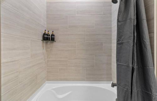 Cozy Hideaway, Rooftop Pool, Gym, Shops nearby - Foto 19