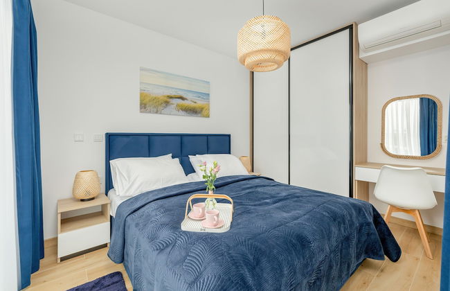 Blue Apartment With Sea View by Renters - Photo 7