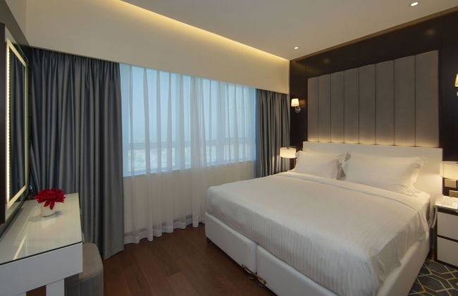 Number One Tower Suites - Photo 51