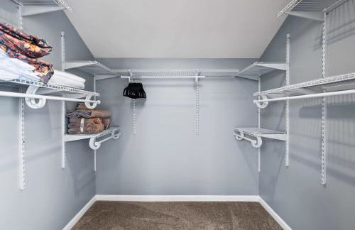 Hot Tub N64 Mins to Downtown Sleeps 8 - Foto 39