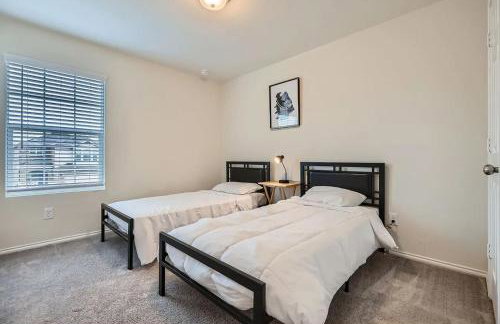 Modern Retreat with Private Office - Foto 13