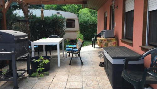 Bungalow nebst Wohnwagen für 4 bis 5 Personen in Nähe von See- und Tesla - Foto 5