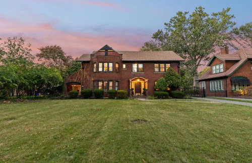 Steps to Edgewater - Sleeps 14 - Fun Game Room Retreat - Foto 79