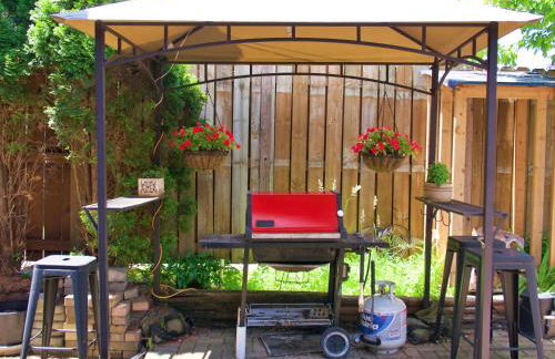 The Banksy-Free Parking -4 bedroom w King bed- Firepit Rooftop near United Center - Foto 10