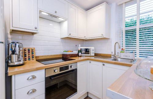 Country Charm Cottage Sleeps 4 & Free Parking - Photo 8