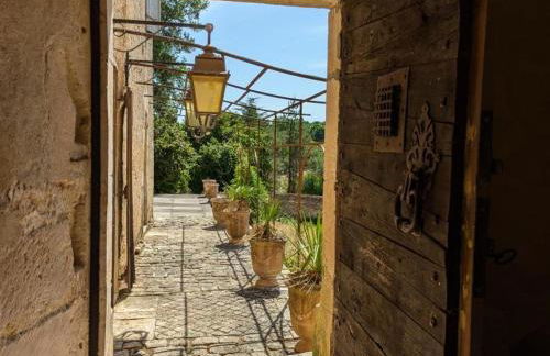 Prieuré du XVème restauré, jardin clos de 2000 m², piscine, cheminée, WiFi fibre, proche église - FR-1-653-219 - Foto 7