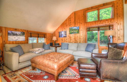Stratton Mountain Condo with a Hot Tub! Sleeps 12! - Photo 3