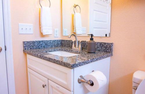 The Botanical Suite Newly Built Upscale Central - Photo 27