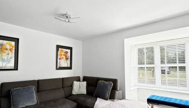 Amaya Seven - Luxury 3 bedroom detached house with garden & driveway - Sleeps 7 - Bottesford, Leicestershire - Foto 3