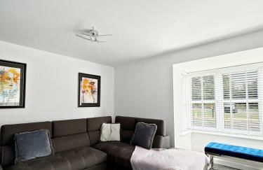 Amaya Seven - Luxury 3 bedroom detached house with garden & driveway - Sleeps 7 - Bottesford, Leicestershire - Foto 3