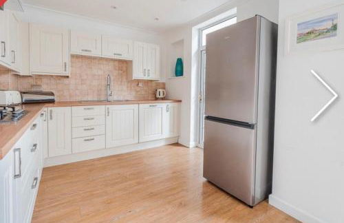 3 bedroom-house -3mins to beach- PetsOk - Photo 6