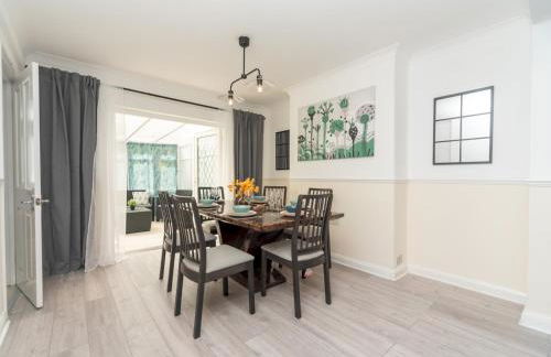 Spacious 4 Bed House Free Parking Near Station - Pass the Keys - Foto 7