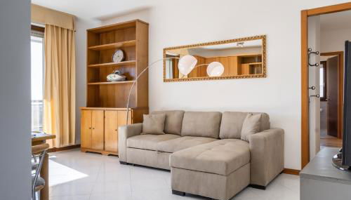 GuestHost - Bright Apartment with Terrace x6 - Photo 2