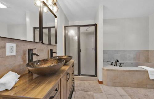 Big Bass Hideaway with Hot Tub - Foto 44