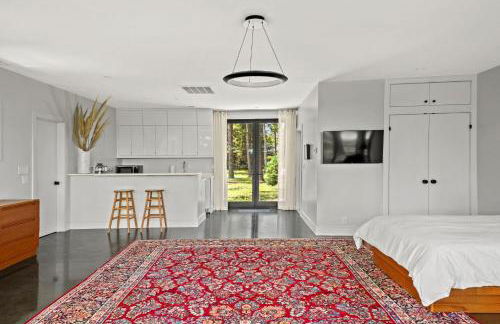 The Porter's Barn - fancy little waterfront home with deep-water boat dock and firepit - Foto 11