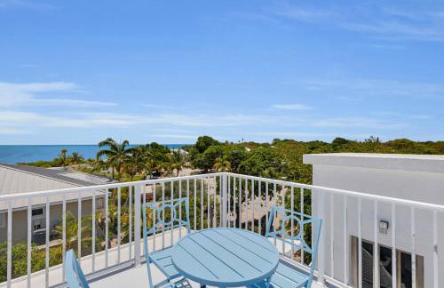 NEW LISTING! Reel Joy Waterfront Luxe with Pool and Private Dock home - Foto 74