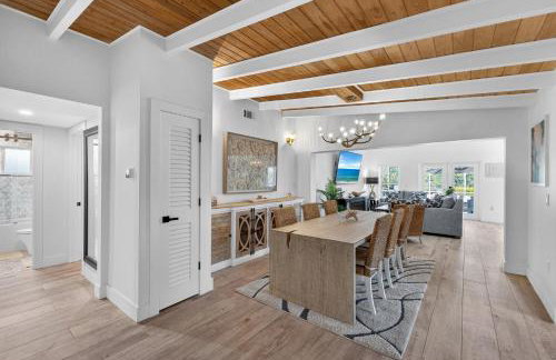Blue Lagoon Hideaway 3BR Coastal Chic Retreat - Foto 13