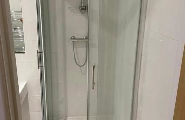 Newly refurbished flat in camberwell, london - Photo 4