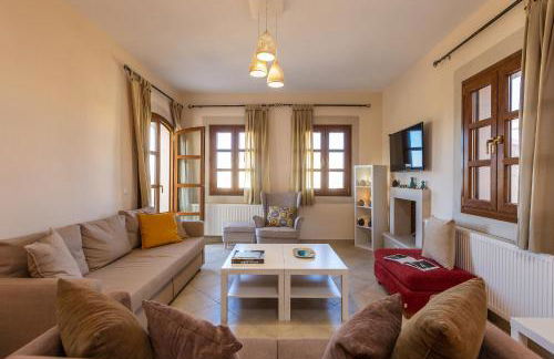 Ilys Home, a Country-chic Retreat with Pool & BBQ, By ThinkVilla - Photo 16