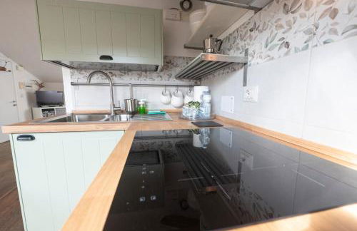 049 - Attico ELEGANTE, 10 minuti a piedi da MARE e SPIAGGIA - POSTO AUTO PRIVATO GRATIS - Foto 9