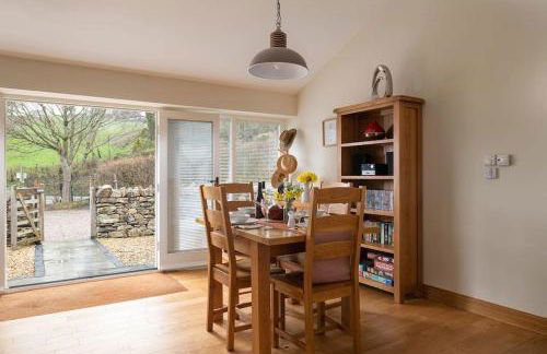 CRUCK BARN - Beautiful Renovated Barn within the Countryside - Photo 6