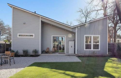 15 Min to Downtown with Backyard & Parking - Foto 4