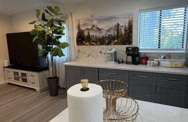 Newly Renovated Lakefront with Dock - Foto 43