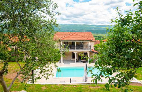 Stone house with 4 bedrooms and beautiful view - Foto 1