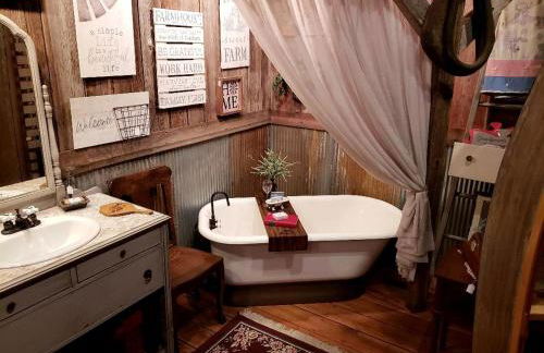 Restored Barn Rental near Milford, Nebraska - Foto 6