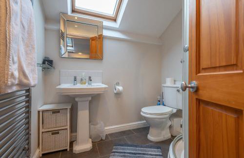 Sleeps 5 - 3 Bedrooms - walk to the square hosted Happy Valley cast - Foto 50