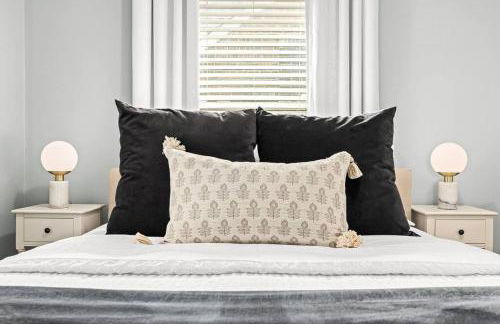 Fresh, Contemporary 2BR Home in Downtown Royal Oak - Photo 27